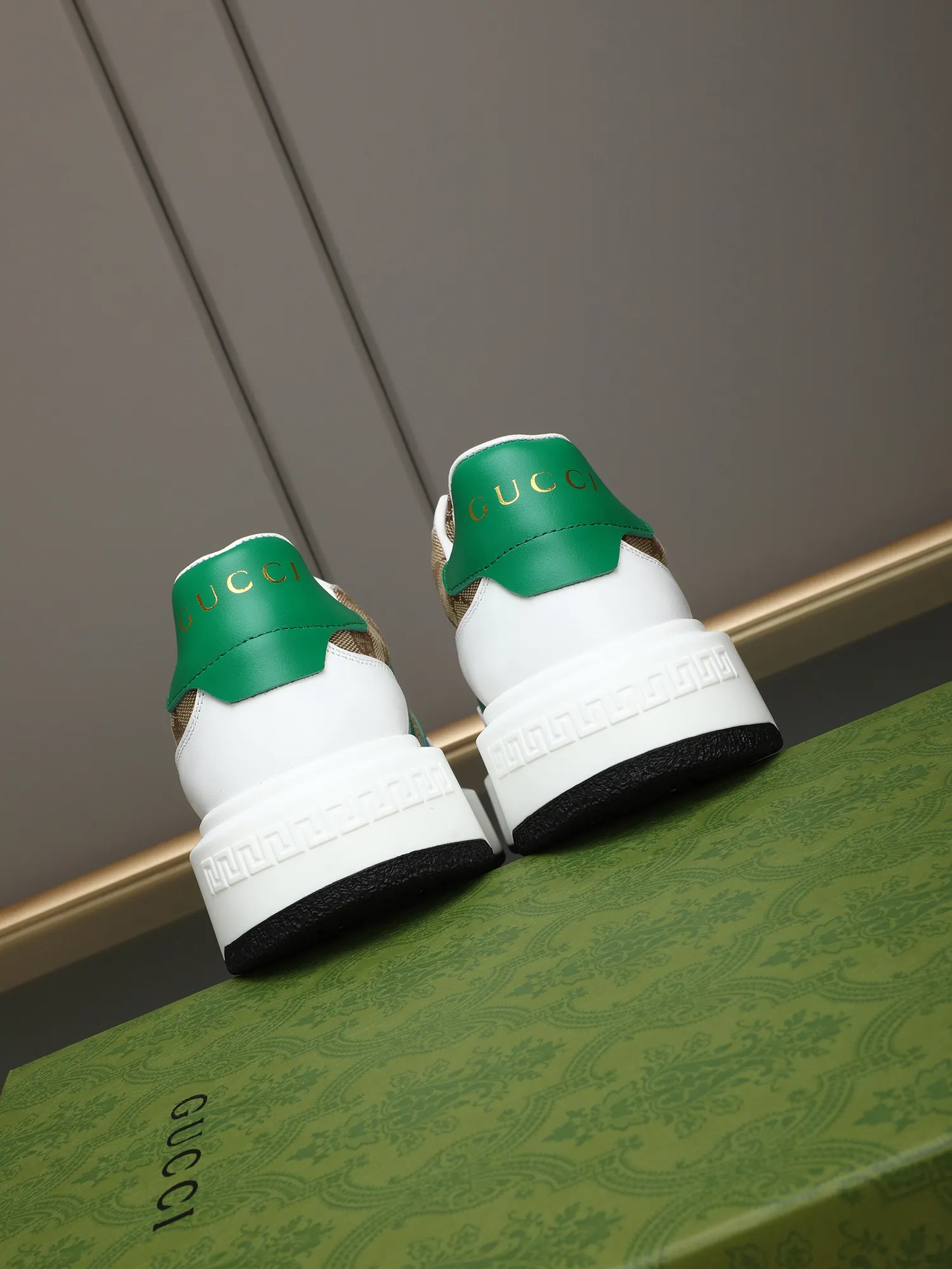 Men's shoes 💰480 New men's shoes GUCCI Fashion trend Made of first-layer calfskin ➕ washed sheep lining! The foot feels super comfortable and the workmanship is impeccable. Foam ultra-light outsole, size: 38-44 (45 customized) 3 colors to choose from!